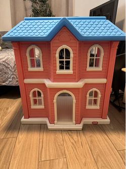 Little tikes doll house