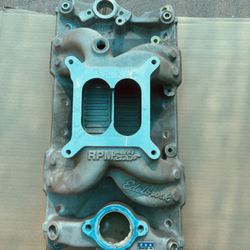 SBC Edelbrock Air gap Intake