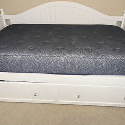 White Daybed With Trundle Storage And Little Luuf Mattress