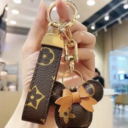LUIS Vuitton ? GUCCI? CALVIN KLEIN ? MK ? COACH ? MICKEY MOUSE? DISNEYLAND ? DISNEY ? KEYCHAIN 
