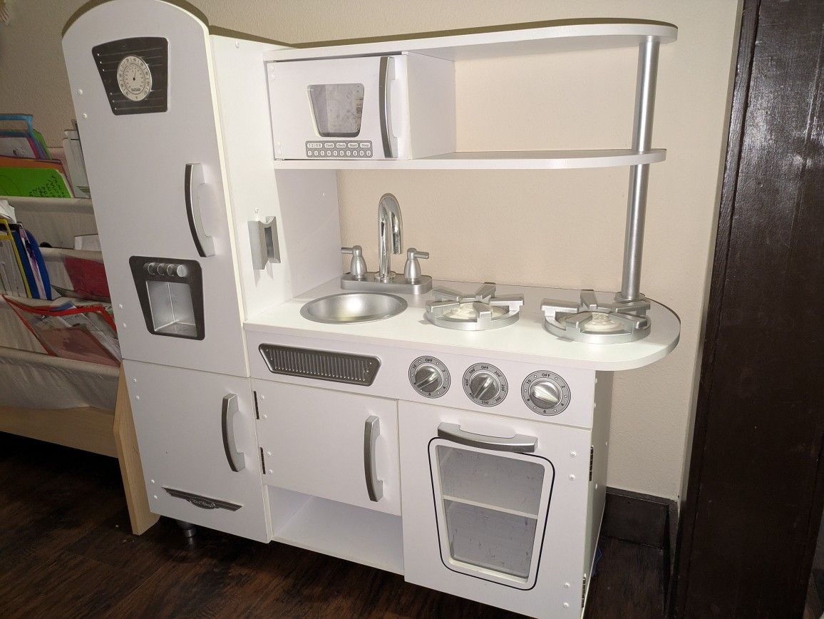 KidKraft Vintage Wooden Play Kitchen with Pretend Ice Maker and Play Phone, White
