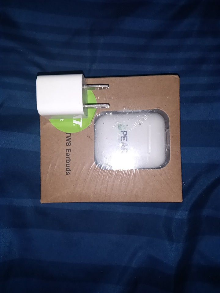 Pear Wireless Earbuds Like Apple Earbuds New In Sealed Box Comes With real Apple Charger Block