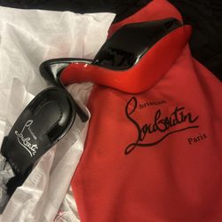  Christian Louboutin Paris 