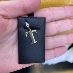 14k LETTER T CHARM 