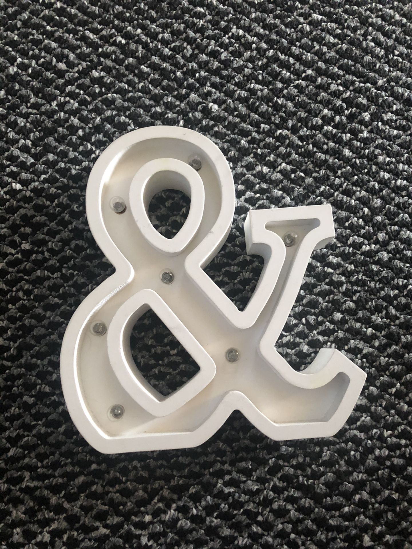 Light up Ampersand