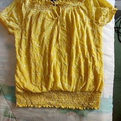 Ladies Yellow And White Flower Top
