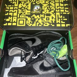 All Black Oregon Dunk 