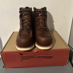  BRAND NEW Red Wing Shoes Size 9.5 Model 2415 