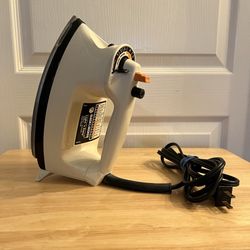 Black and Decker Light and Easy Spray Steam ‘n Dry Iron Model 392WHD