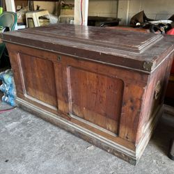 FREE   ANTIQUE  CEDAR  CHEST    