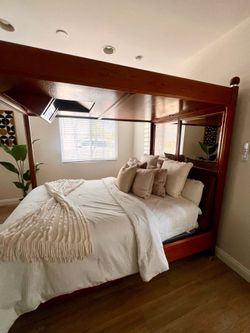 Thomasville queen size bed