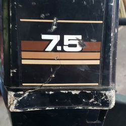 7.5 Horse Mercury Outboard  With Stand Runs Great motor Only Do Not Have A Gas Tank