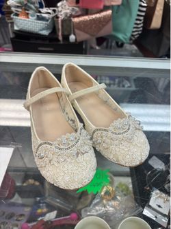 Girls shoes