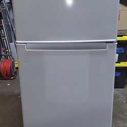 Magic Chef 4.5 Cu. ft. 2 Door Mini Fridge