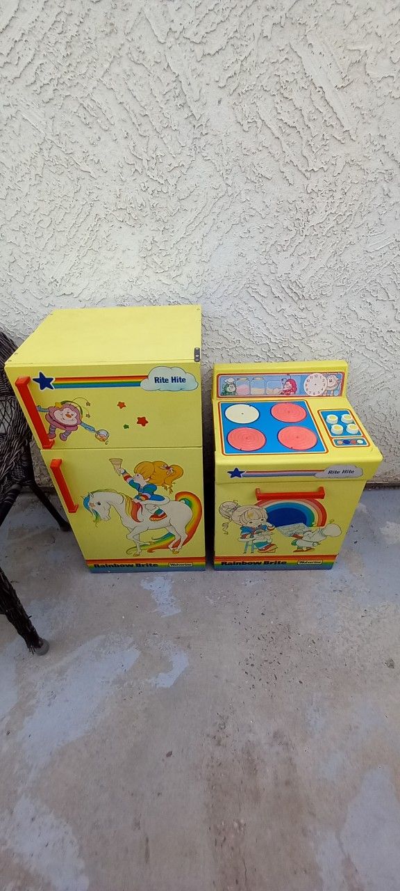 Vintage 1983 Rainbow Brite Wolverine Tin Hallmark Children's Childs Kids Size Toy Kitchen Playset Stove Oven Refrigerator Great Condition 1980s