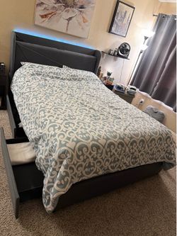 Queen size Bed
