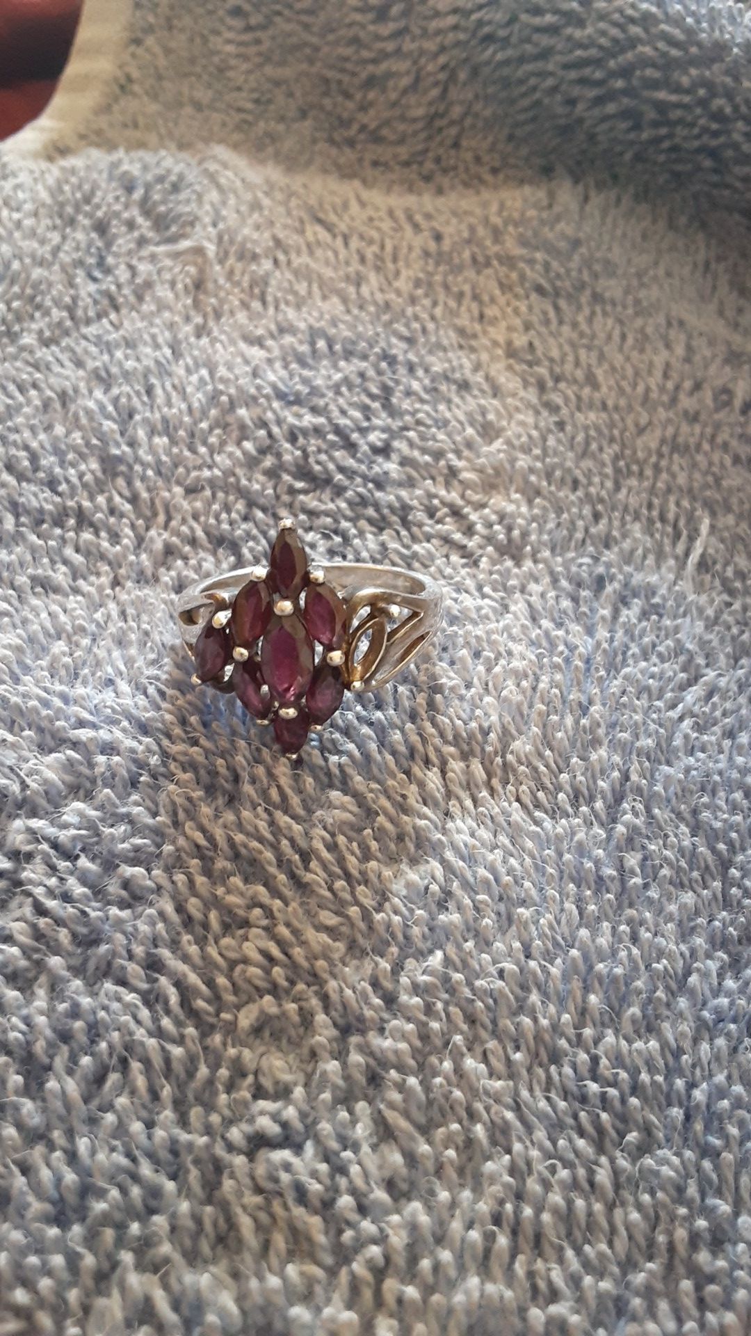 Sterling silver. 925 cocktail ring with garnet or amethyst