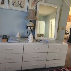 Dresser With Mirror