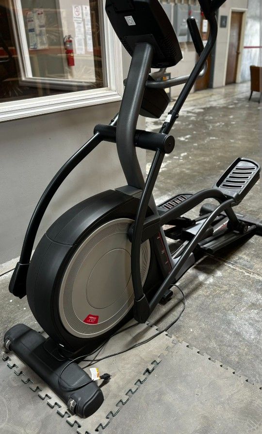 Treadmill - Pro-form 9.9