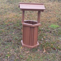 $75 3ft wishing well planter painted (contact info removed)