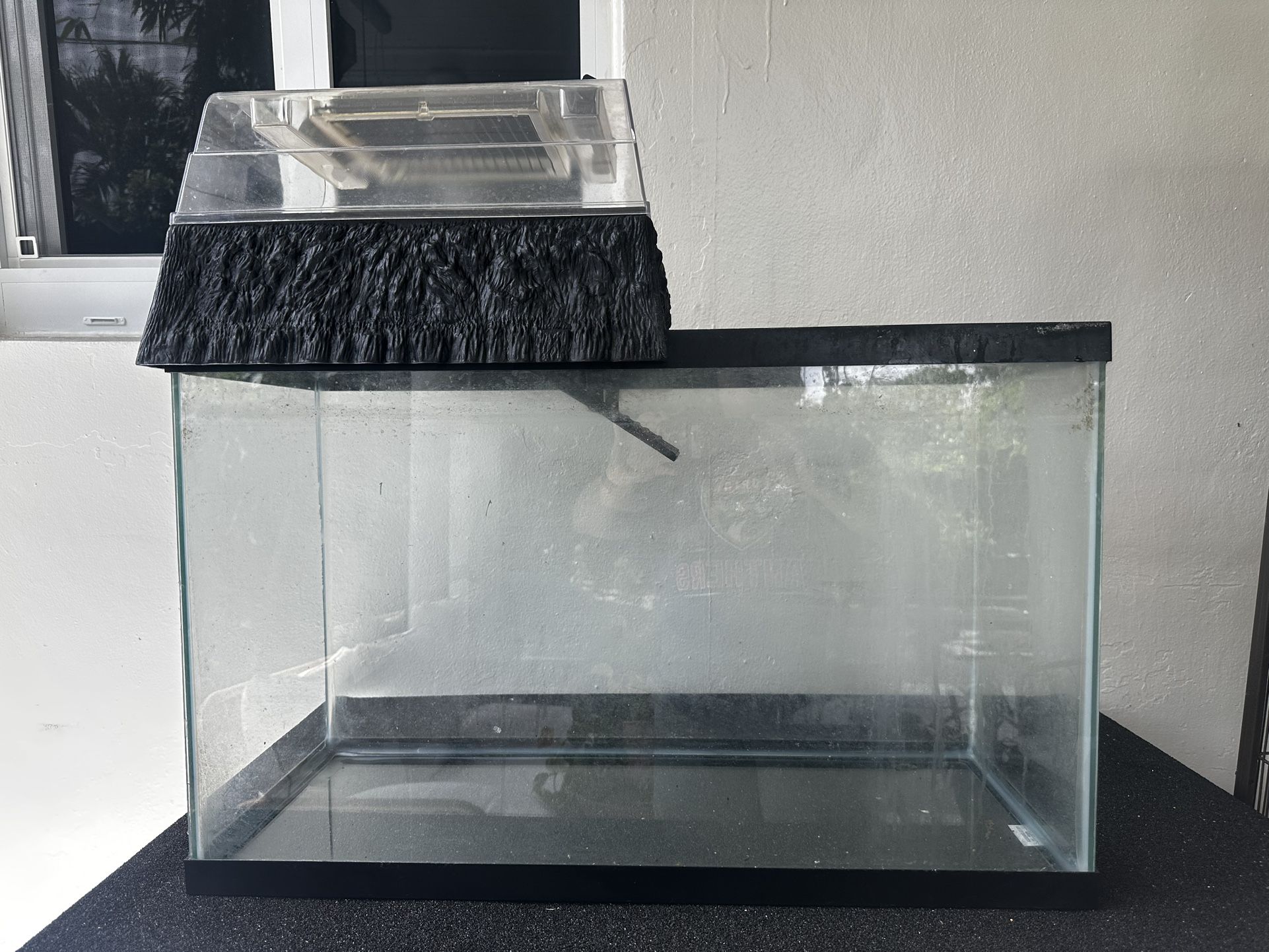 Turtle/Fish tank with Turtle Topper