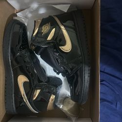 JORDAN 1 RETRO HIGH OG 'BLACK METALLIC GOLD Size 6 Women’s 
