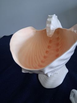 Wedgwood Large Nautilus Coral Pink Center  Piece/Serving Shell Bowl made in England