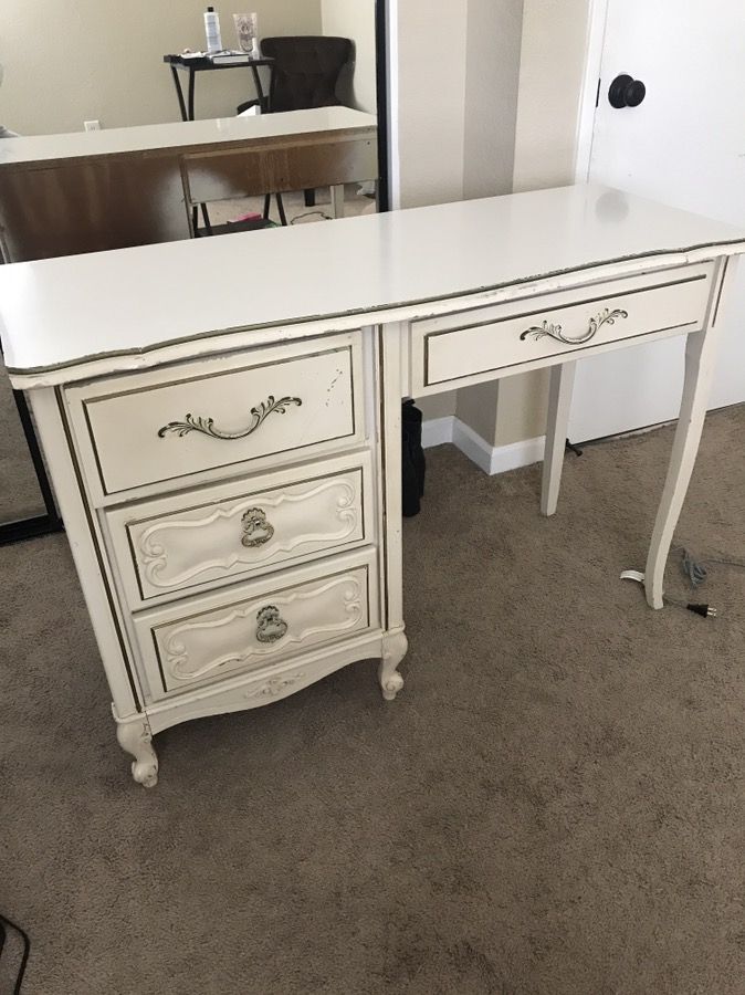 Desk/vanity