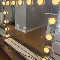 Bluetooth Vanity Mirror With Lights 