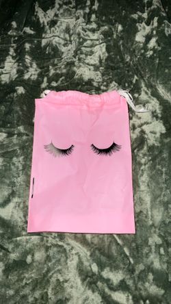 White eyelashes