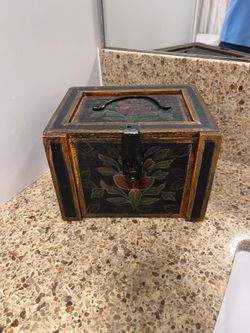 Moving Sale! Lamp, Decor, Vases and More Available