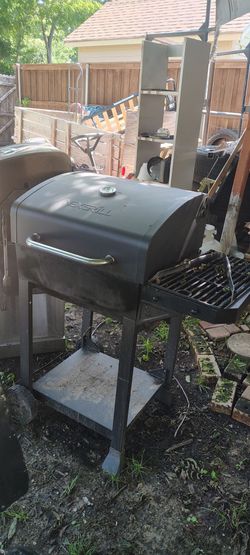 Asador chico trabaja muy bien carbón o leña