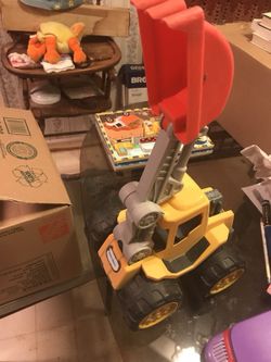 Little Tikes Large Construction Equipment Backhoe Plastic Arm Moves Manually