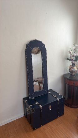 Mirror upholstered