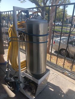 5 gallon tank with generator.