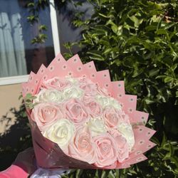 20 Eternal Foam Roses