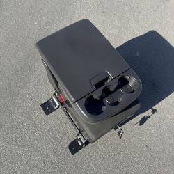 07-13 Chevy GMC Silverado Tahoe Suburban Sierra Yukon Jump Seat Center Console