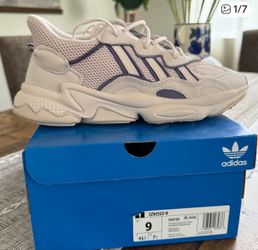 Women’s Adidas OZWEEGO