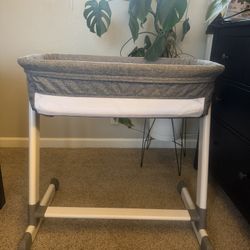 Simmons By the Bed Deluxe Bassinet