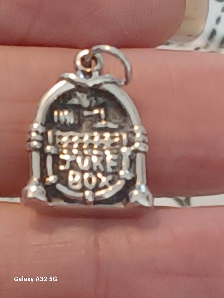 Vtg.Sterling Silver "JUKE BOX" CHARM