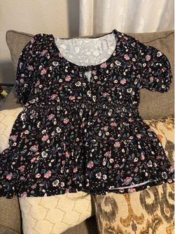 Super soft floral blouse like new