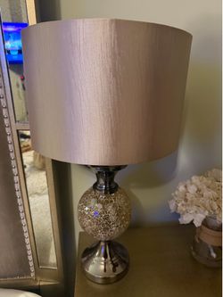 2 decorative lamps