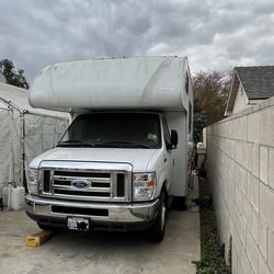 2020 FORD THOR Four Wind RV.
