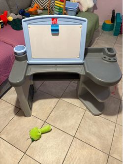 Step 2 flip and doodle easel desk with stool