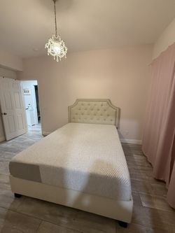 Queen Size Bed Frame & Casper Mattress