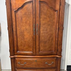 TV Armoire Wynwood Furniture 1635-77