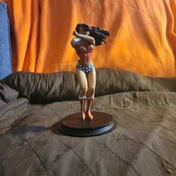 Wonder Woman Collectible Statue 