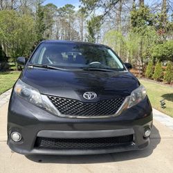 2011 Toyota Sienna SE, 211,00 Miles $5,999
