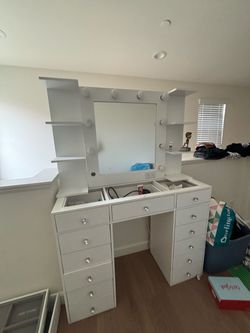 White Vanity Desk with Hollywood Mirror and Drawers