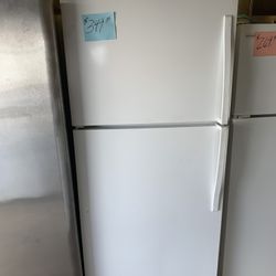 Whirlpool Refrigerator White Excellent  . Warehouse pricing.   Warranty  . Delivery Available . 2522 Market st. 33901